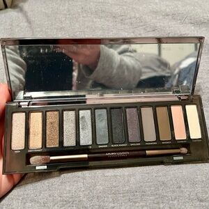 Urban decay naked smoky. Retired item.  Swatch